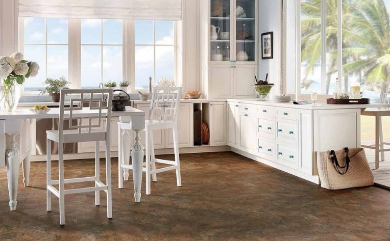 أرضية المطبخ في منزل الشاطئ